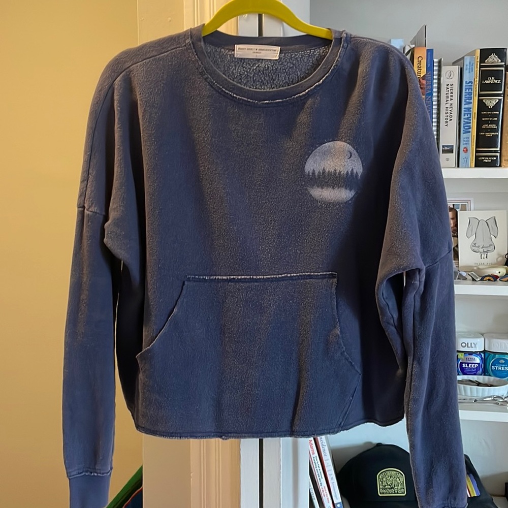 urban outfitters crew neck cropped sweatshirt “still of the night”